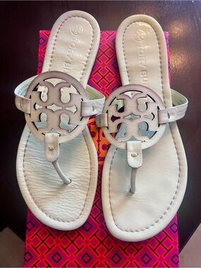Tory Burch Women’s Reva Leather Thong Sandals in meadow mist color